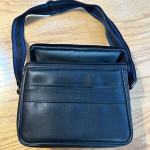 Kalimar Black Leather Camera Carrying Bag Shoulder Strap Crossbody Compartments